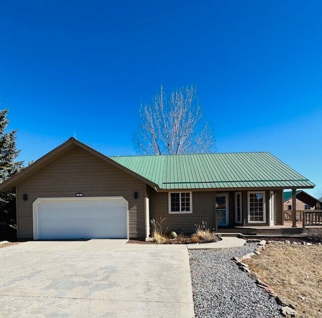 Building Photo - Stunning 3-Bedroom, 2-Bath Home with Lake Views!