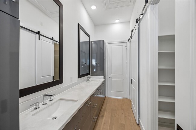 Building Photo - 3407 Timbergrove Oaks St