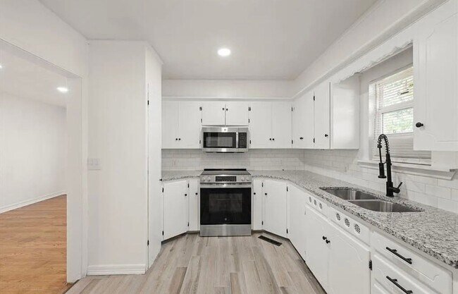 Building Photo - Charming Central OKC/Venice Neighborhood h...