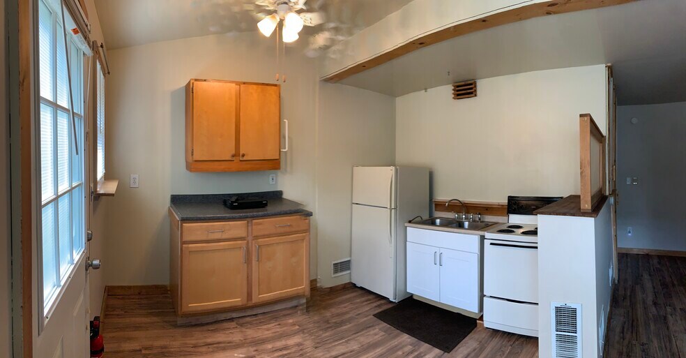 Private entrance/ kitchen - 12 Kip Dr