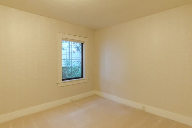 Building Photo - 4Bd/2.75Ba Seattle House