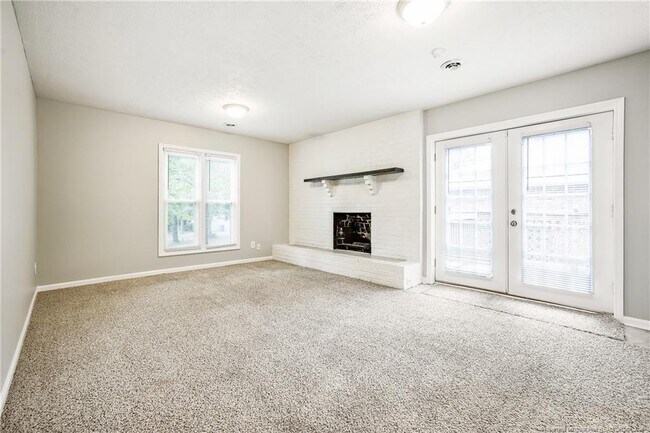 Building Photo - 221 Waxhaw Dr