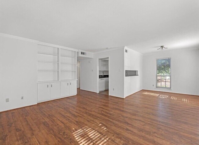 Building Photo - 6402 Del Monte Dr