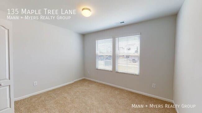 Building Photo - 135 Maple Tree Ln