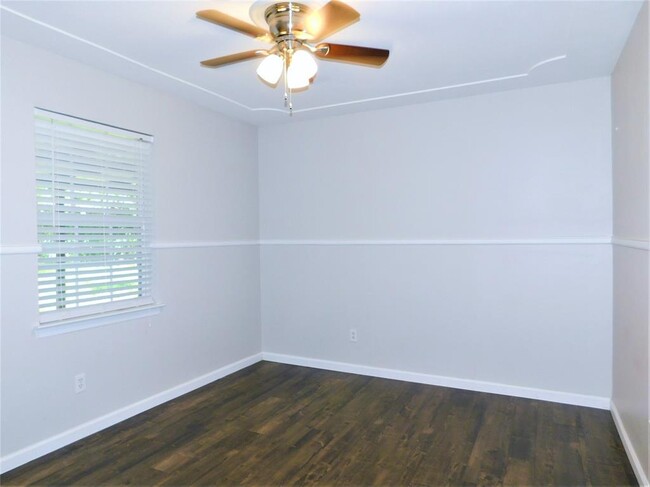 Building Photo - 720 Chisholm Trail