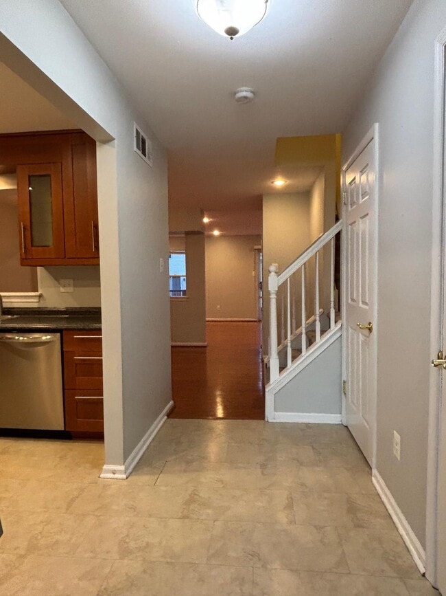 Building Photo - 4666 Louise St Claire Dr