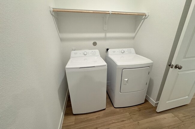 Building Photo - 2426 Peach Oak Xing