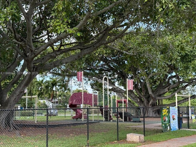 Building Photo - 610 NE 2nd St