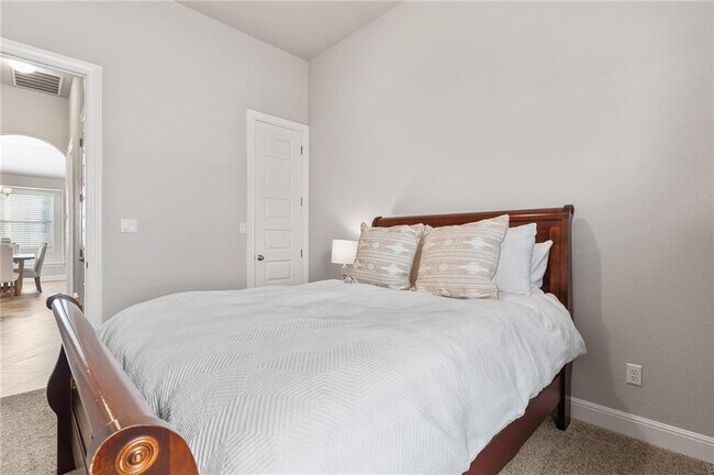 Building Photo - 2925 Mossy Springs Dr