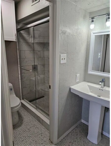 Building Photo - 5303 Fleetwood Oaks Ave