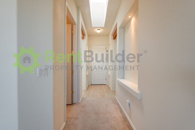 Building Photo - Sign an 18 month lease by the end of Octob...