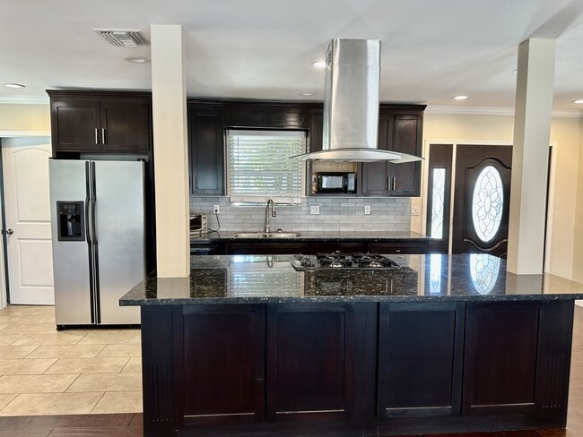 Building Photo - 6441 Baird Ave