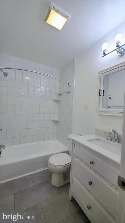 Building Photo - 10636 Montrose Ave