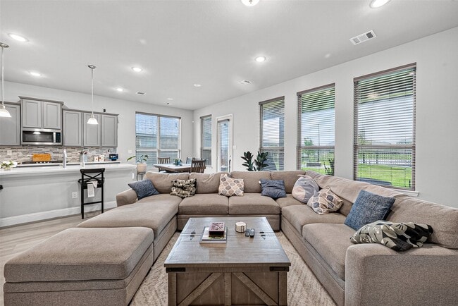 Building Photo - 6506 Tiburon Lakes Dr