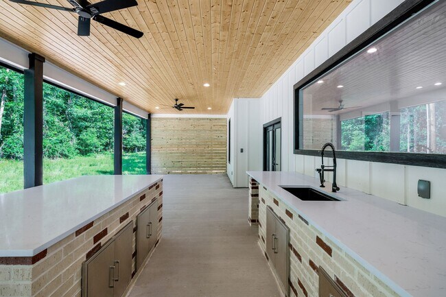 Building Photo - 354 Peach Pt Ln