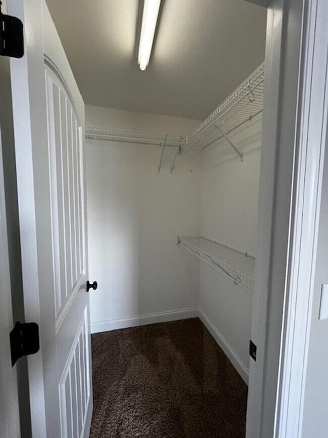 Building Photo - Move in Special, 1/2 off first months rent! Beautiful 2 Bedroom 2.5 Bathroom townhouse