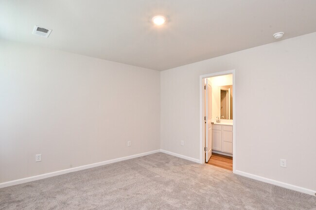 Building Photo - 18 Twiggs Ln