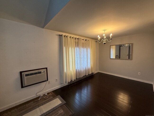 Building Photo - 7 Twin Oaks