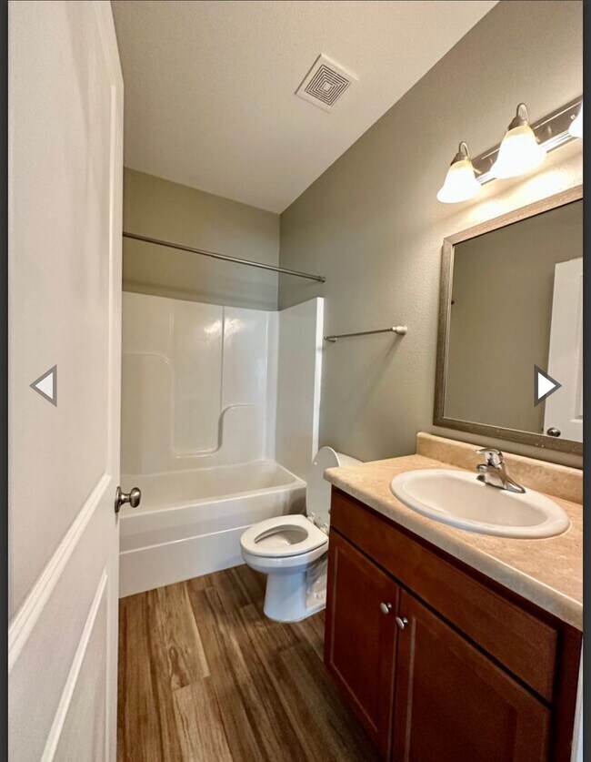 Building Photo - 3/3 condo convenient to FSU, FAMU, TCC, re...