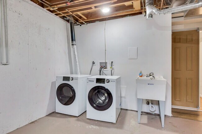 Building Photo - 7482 Beach Ct
