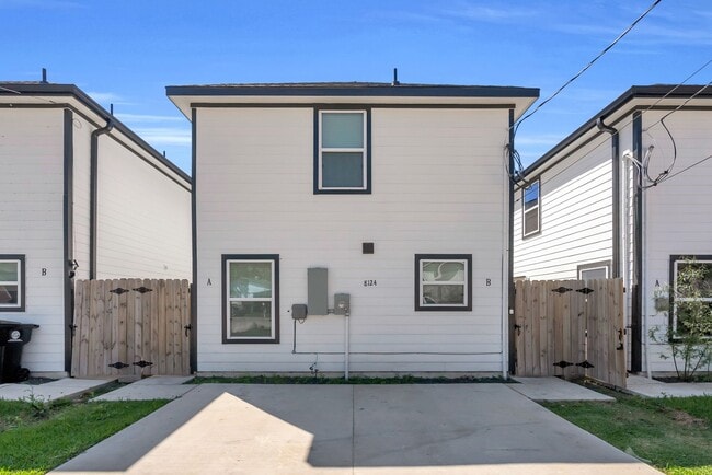 Building Photo - 8124 Sterlingshire St