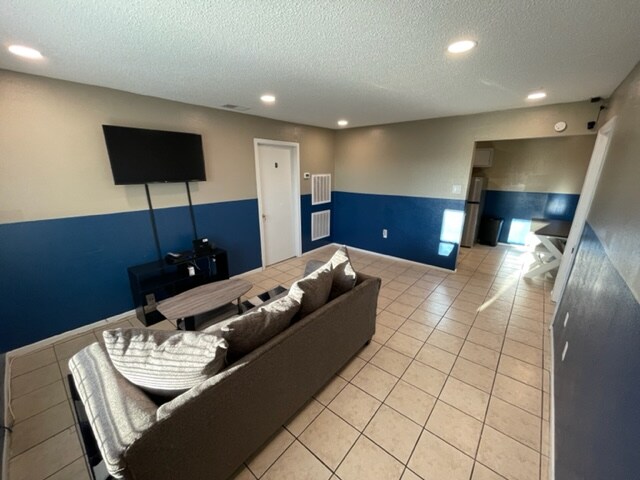 Building Photo - 8506 Leake Ave