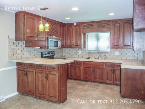 Building Photo - 5521 W 98th Pl