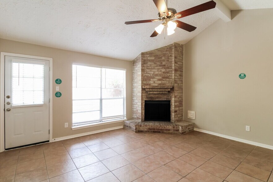 Building Photo - 1807 Oakwell Ln