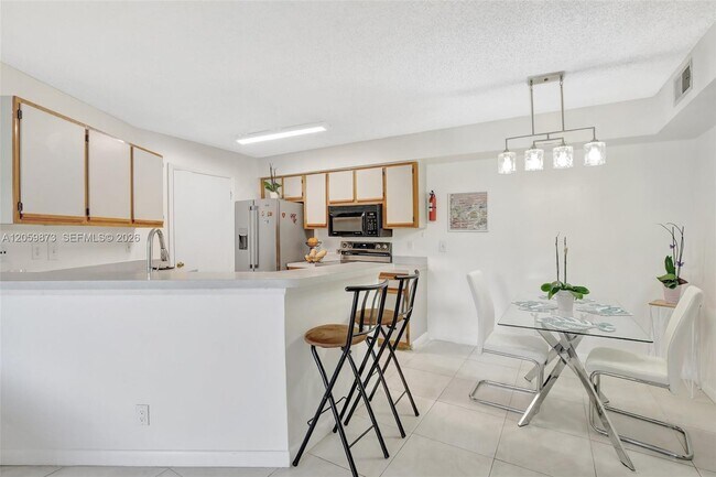 Building Photo - 9999 Summerbreeze Dr