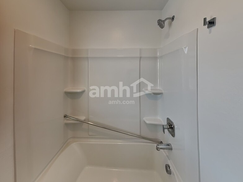 Building Photo - 9837 W Parkway Dr