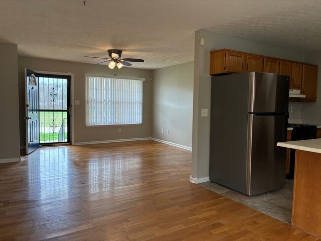 Building Photo - **NEW PRICE**   **New Paint**   **New Carpet**  Ready for YOU!!