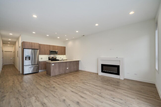 Building Photo - 4119 N Narragansett Ave