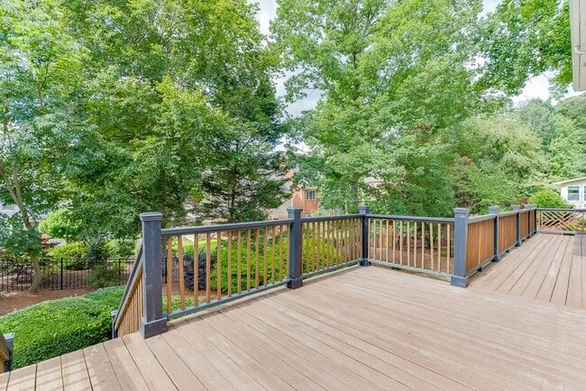 Building Photo - 2885 Towne Village Dr NW