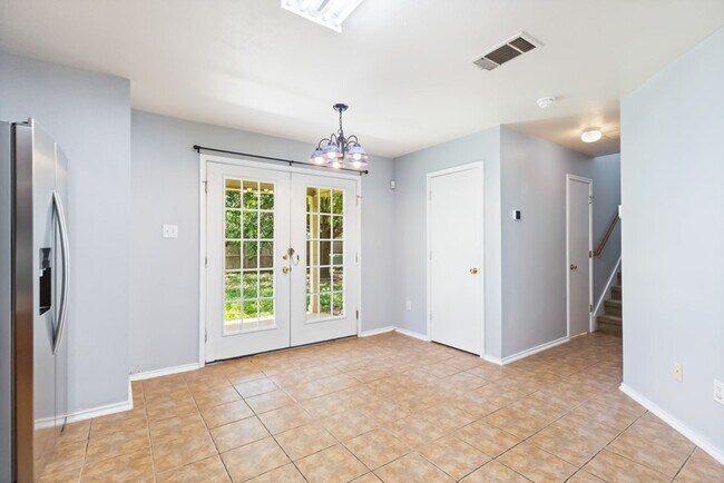 Building Photo - 3 Bedroom/2 1/2 Bath Wildhorse Subdivision