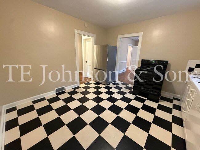 Building Photo - Charming Home with Character and Modern Co...