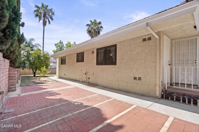 Building Photo - 10307 Donna Ave