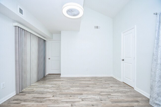 Building Photo - 9809 Richmond Ave.