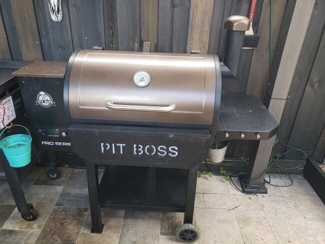 Building Photo - 1402 SW 25th Ave