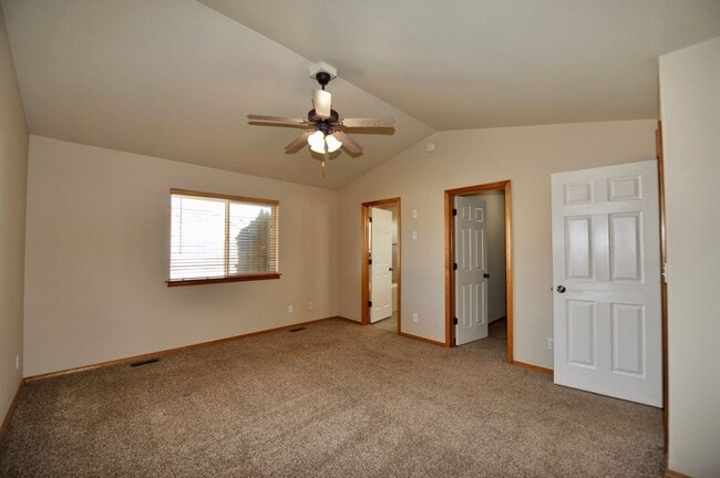 Building Photo - 3 bed 2 bath rancher with office