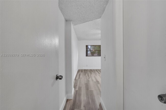 Building Photo - 8513 Old Country 415