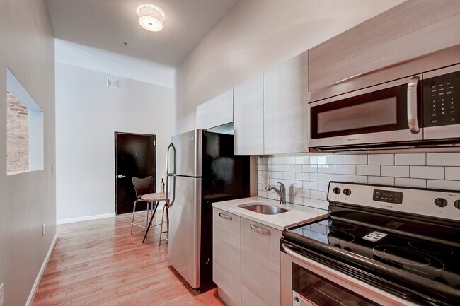 Building Photo - 231 E North Ave