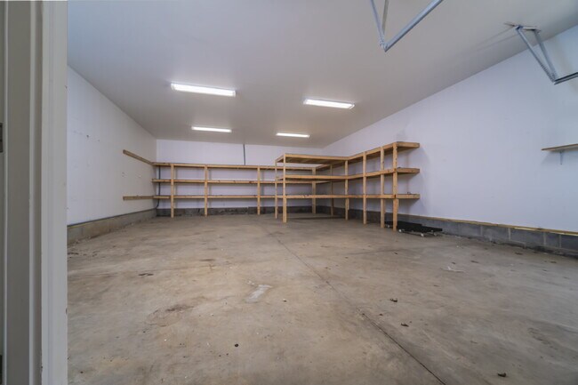 Building Photo - Unique Live/Work Opportunity With Large Fenced Yard Plus Outdoor Storage