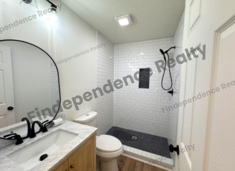 Building Photo - 351 Fox St SW