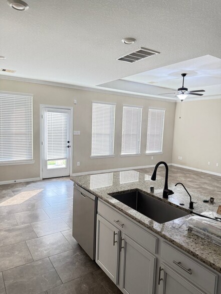 Building Photo - 6548 Dreamcatcher Ln