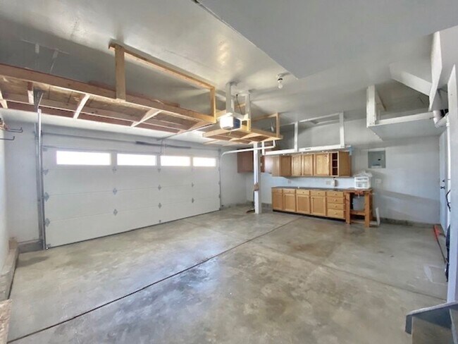 Building Photo - Spacious Briargate 4 Bedroom/3.5 Bathroom Home with huge Yard