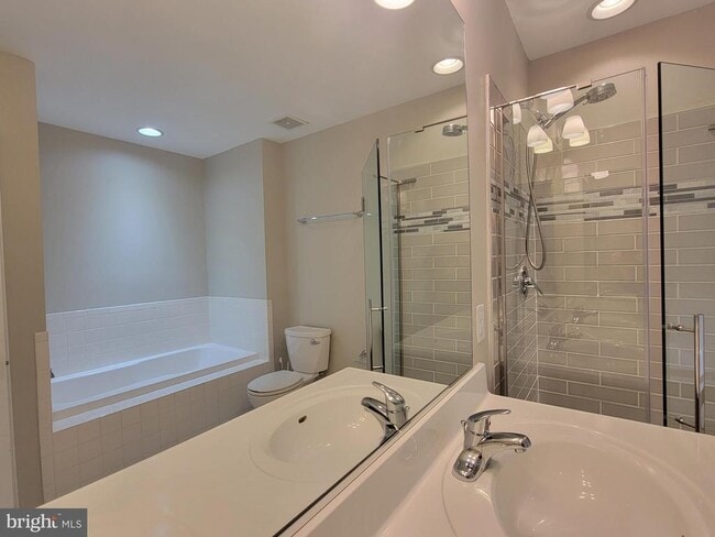 Building Photo - 216 Monticello Square