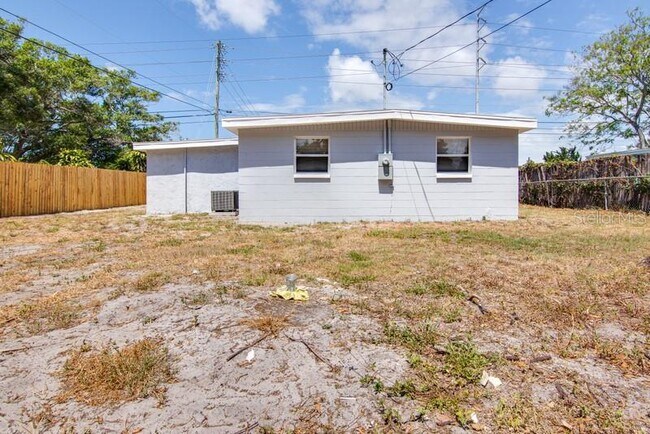 Building Photo - 9215 Starkey Rd