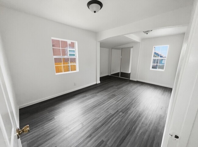 Building Photo - 321 W 83rd St