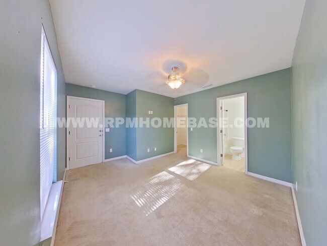 Building Photo - Charming 3-Bedroom Home on a Corner Lot with Spacious Yard – Pet Friendly!