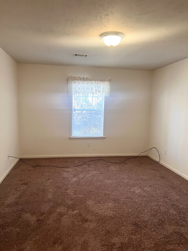 Building Photo - 107 Larkspur Ln